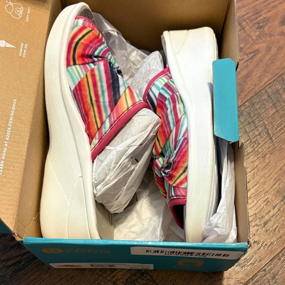 Bzees Women's Colorful Striped sandals new with box! - Picture 7 of 8
